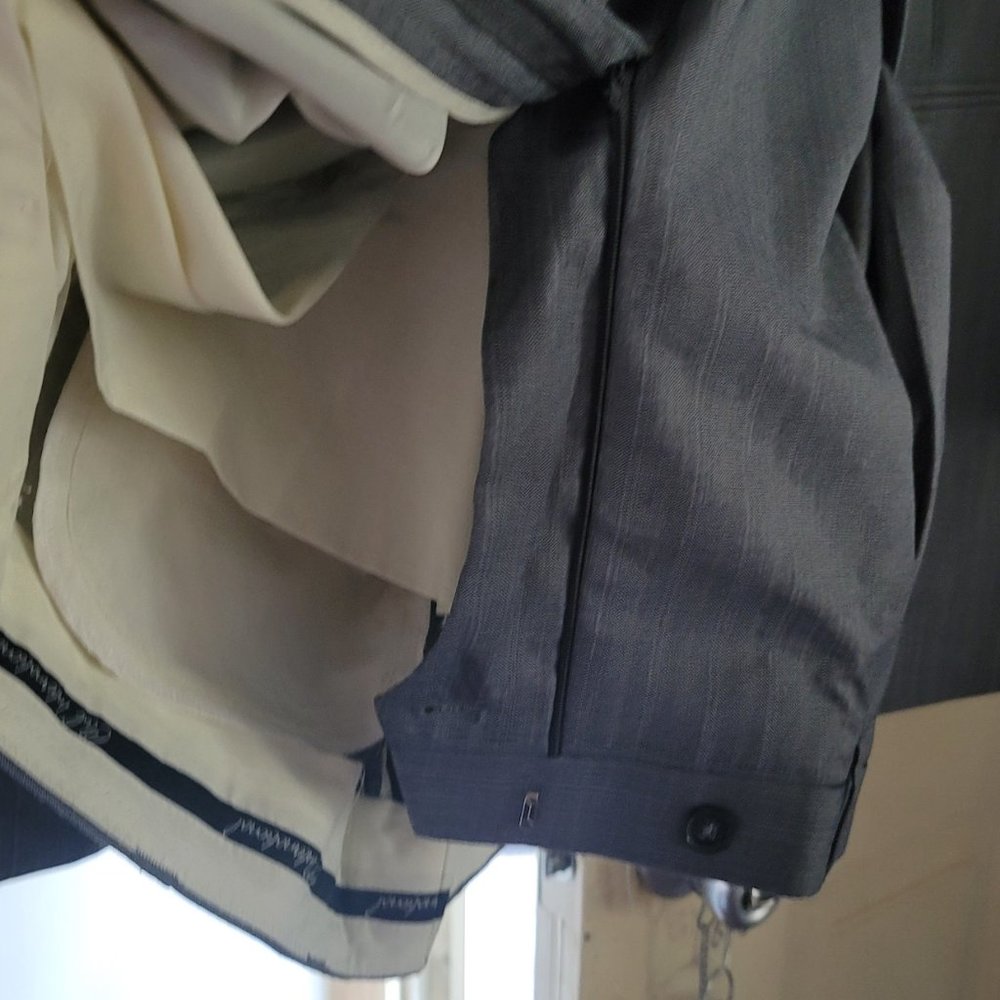 Charcoal Gray Men's tailored suit NWOT - Picture 7 of 12